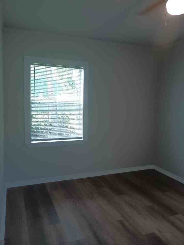 9026 Lake Forest Blvd - Photo 7 of 15