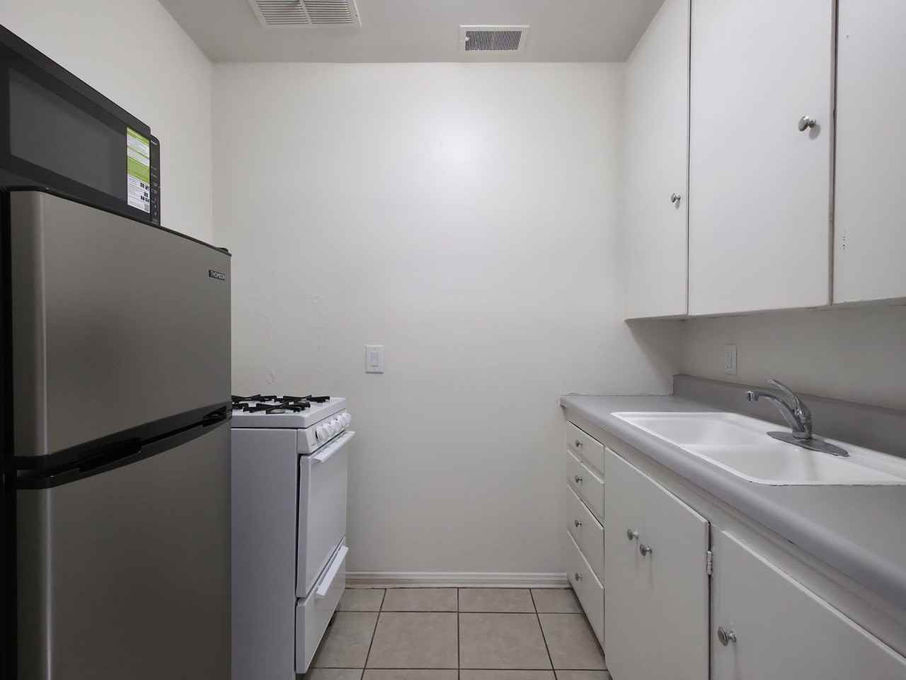 575 W 3rd St - Photo 3 of 6