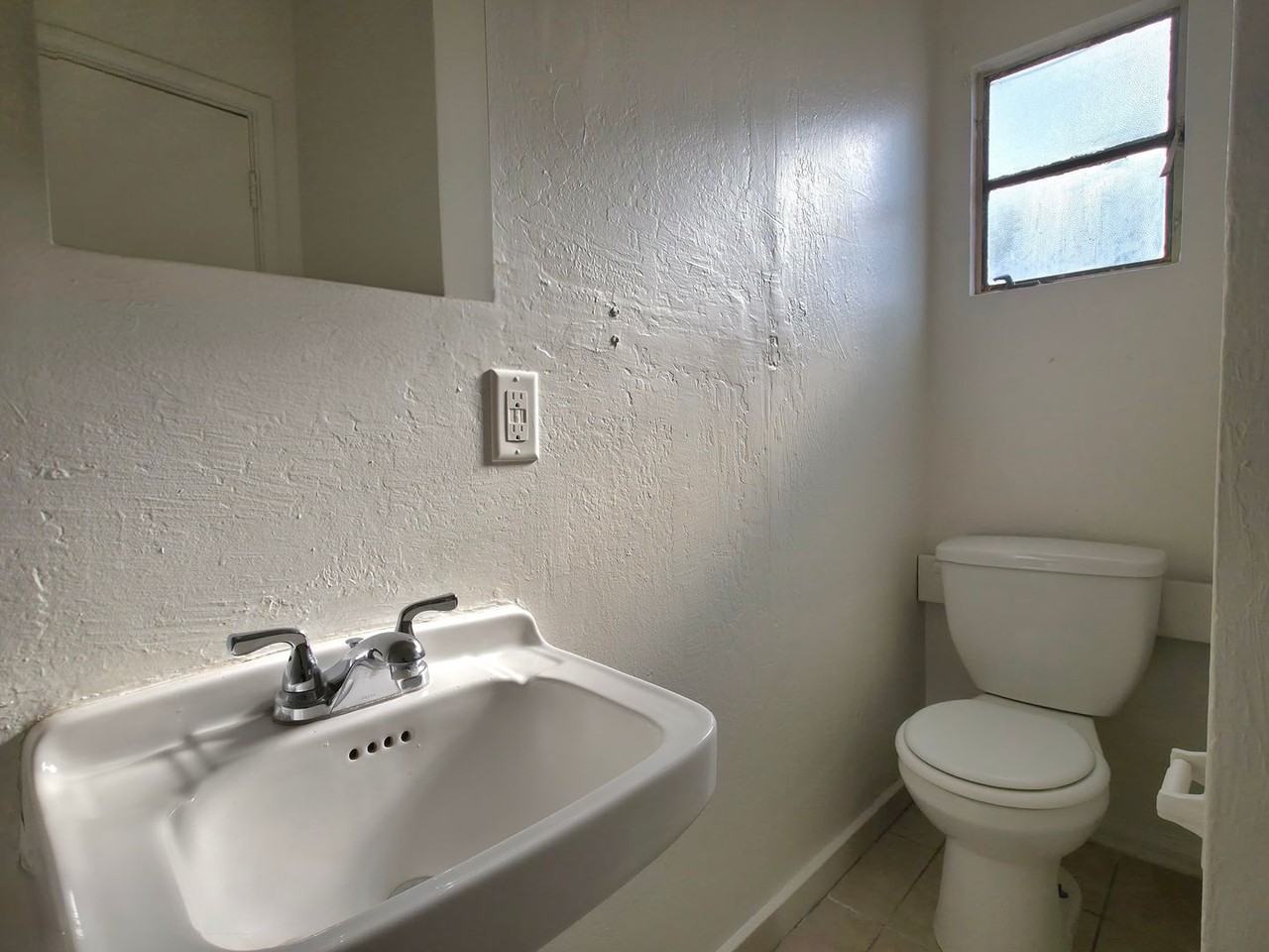 575 W 3rd St - Photo 5 of 6