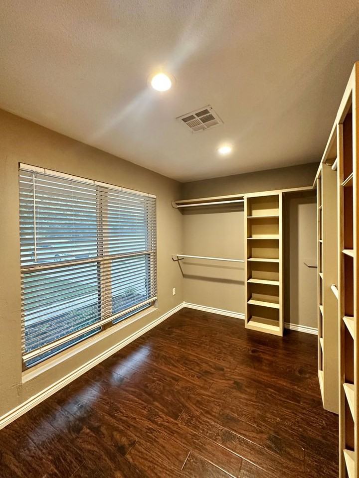305 Nw 35th St - Photo 7 of 38