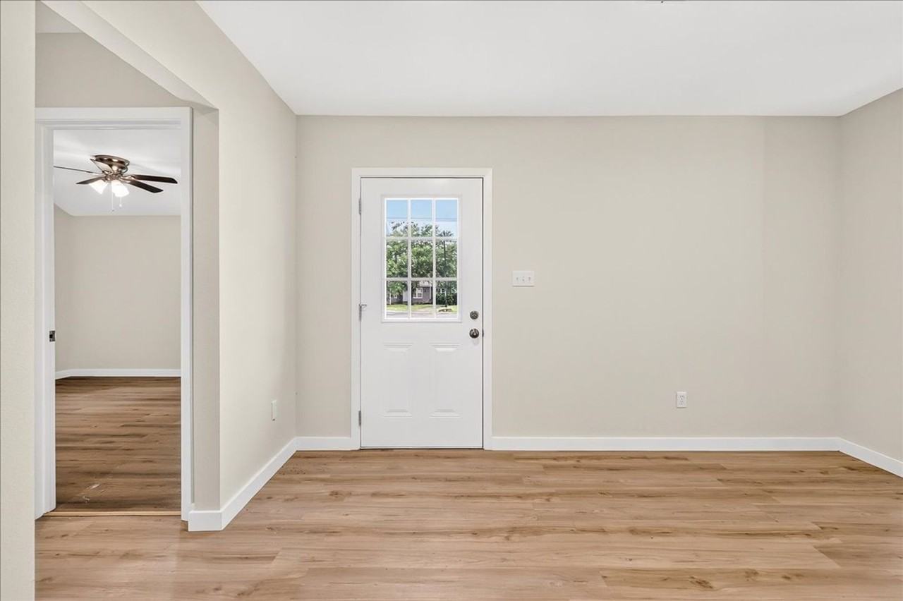 1154 Florida Ave - Photo 2 of 33