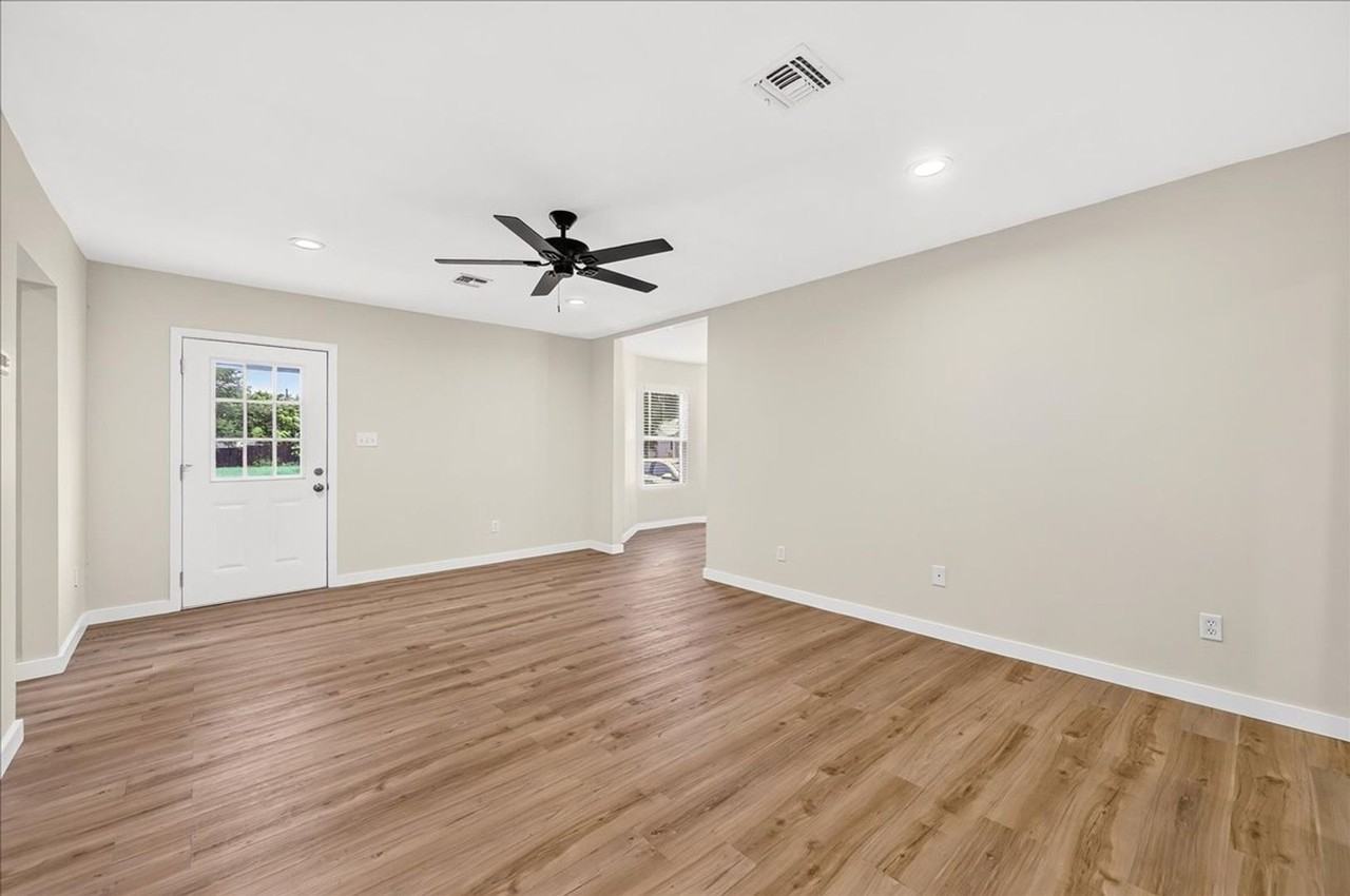 1154 Florida Ave - Photo 3 of 33