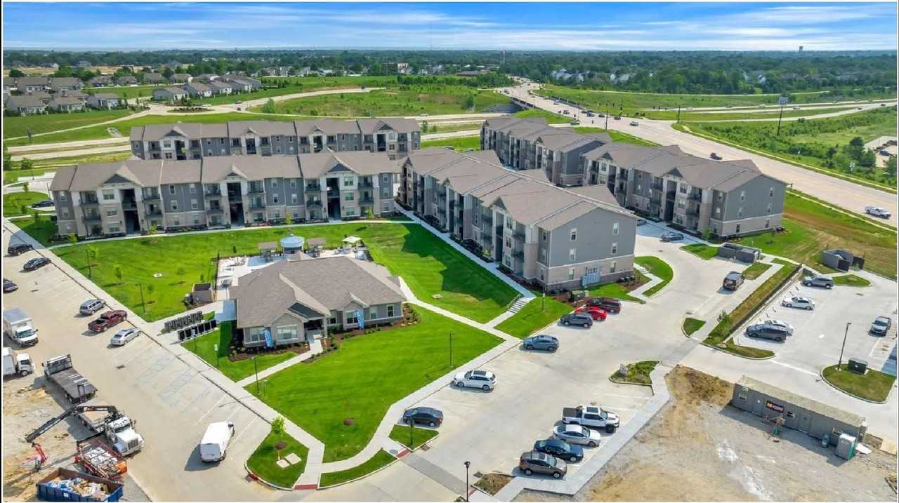 The Prairie Luxury Apartments - Photo 4 of 31