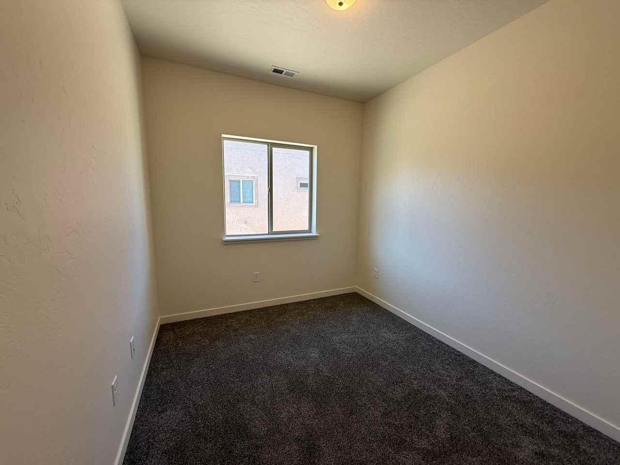 252 Sasha St - Photo 4 of 6