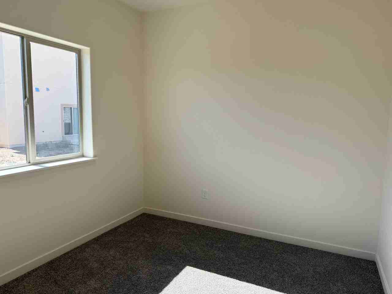 252 Sasha St - Photo 5 of 6