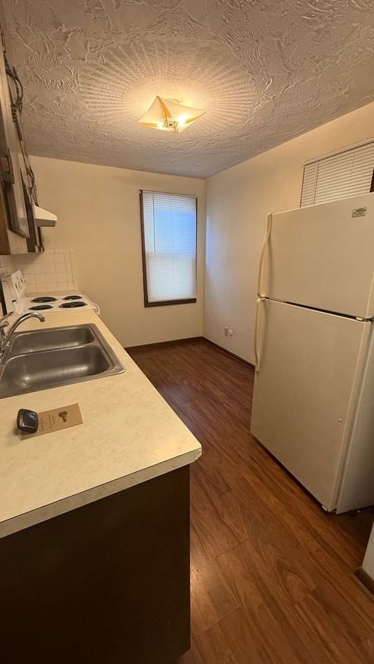 709 E 29th St - Photo 3 of 10