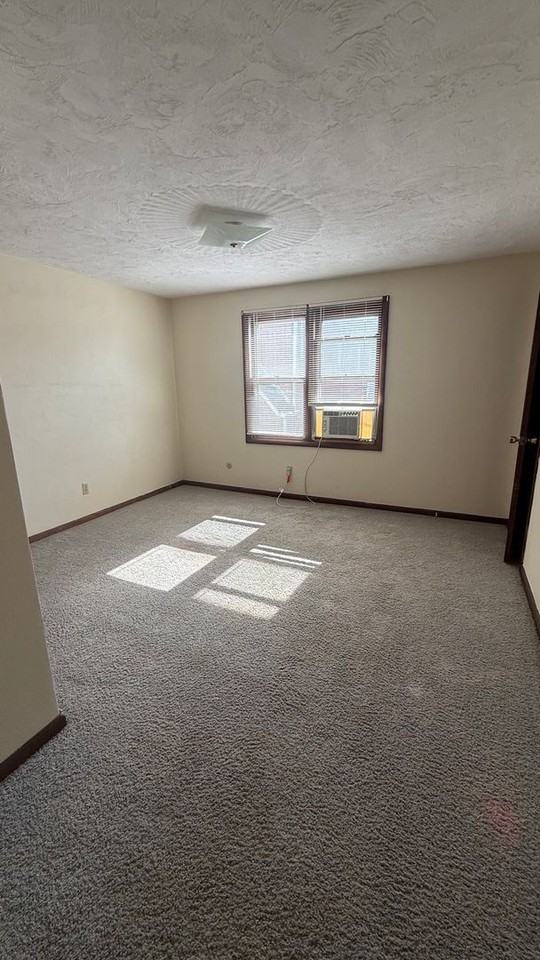 709 E 29th St - Photo 5 of 10