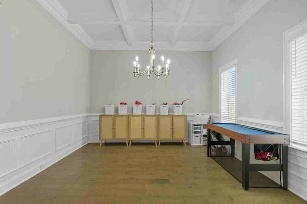 1854 Waterfall Rd - Photo 4 of 28