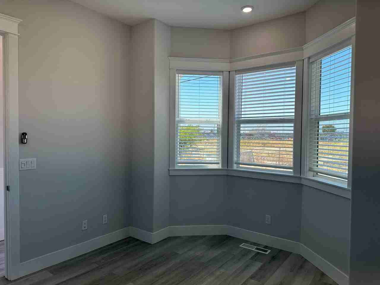 832 Pine St - Photo 2 of 16