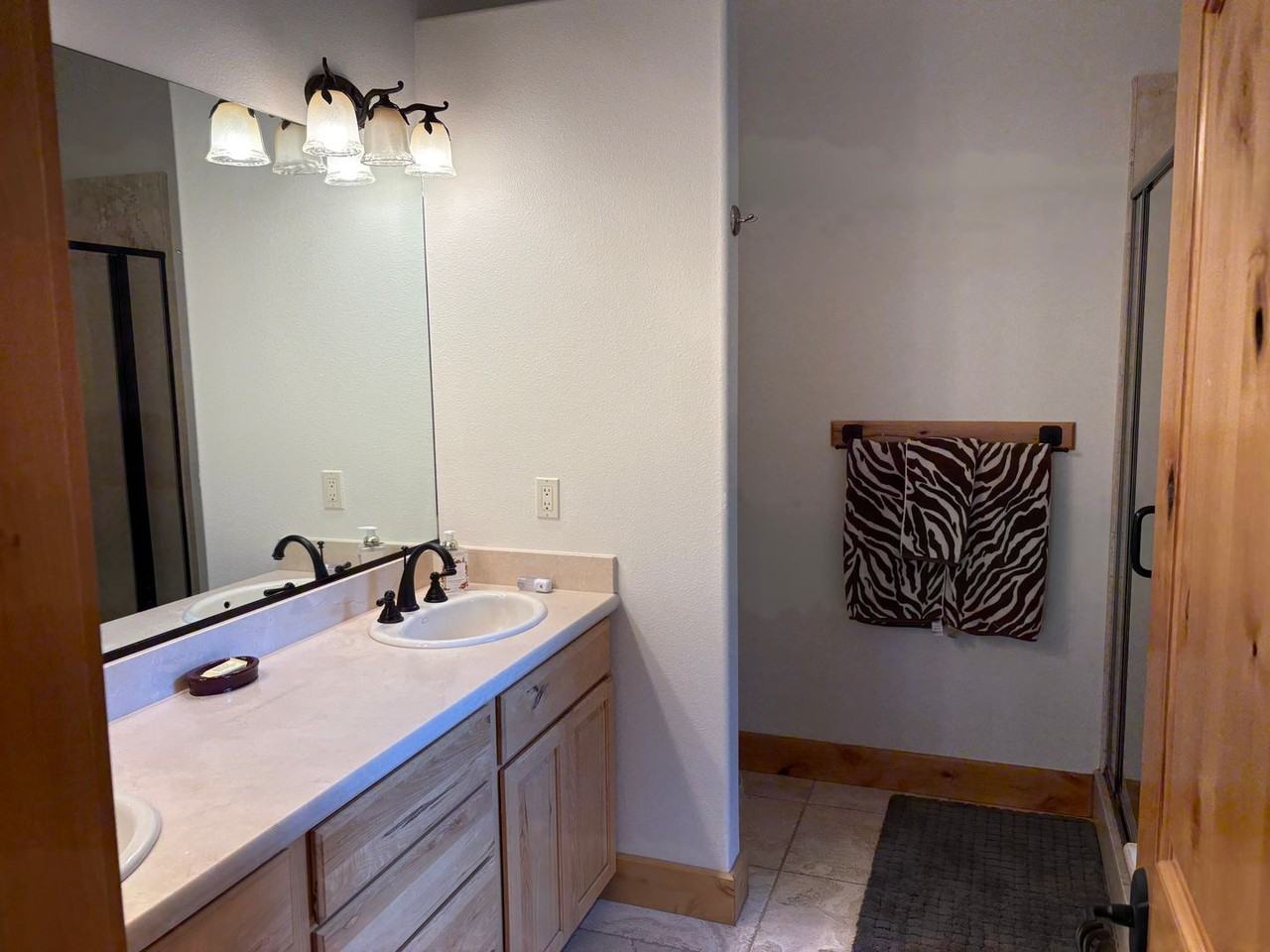 1637 Black Bart Ct - Photo 4 of 27