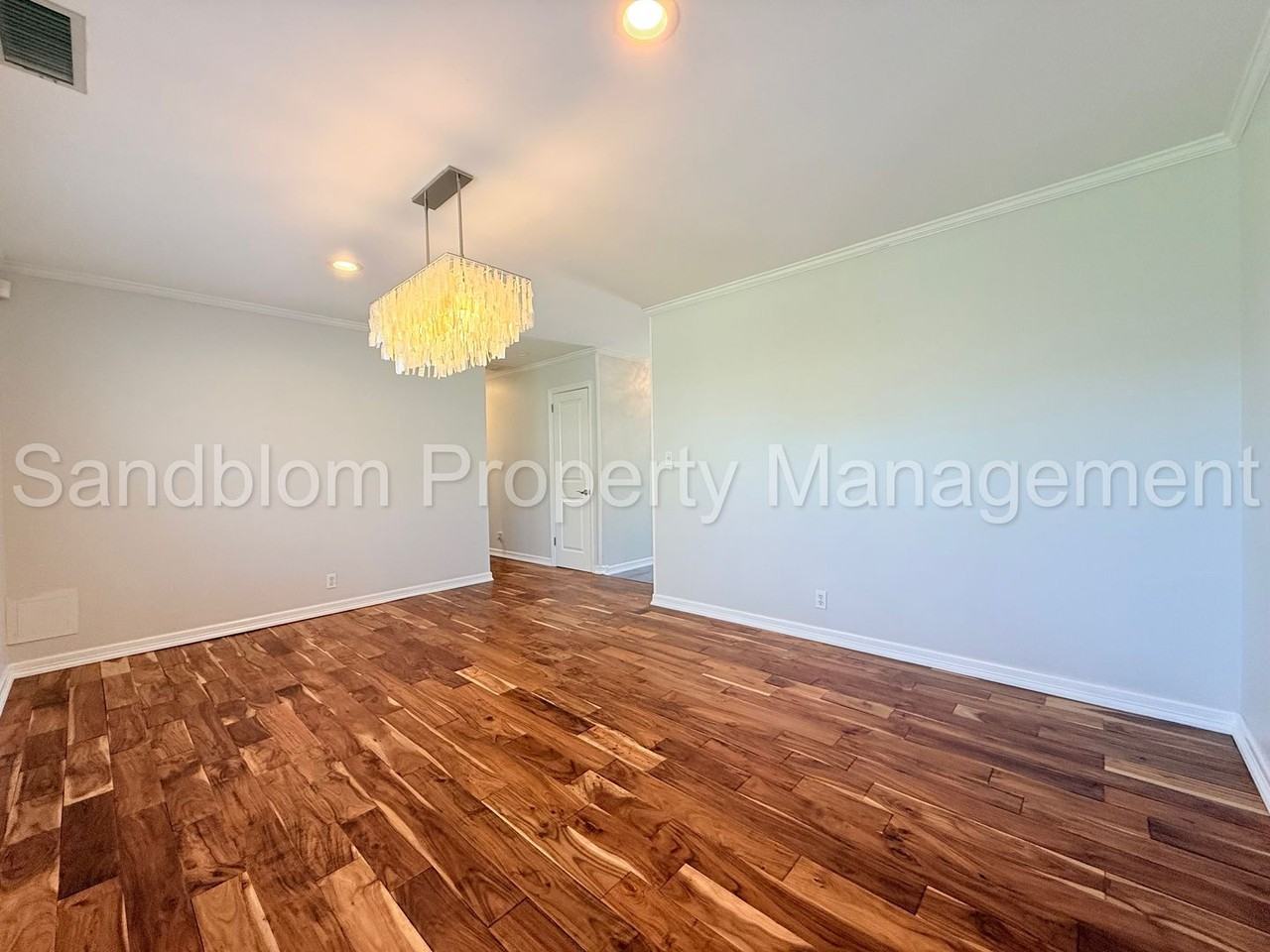 5871 S Quebec Ave - Photo 5 of 17