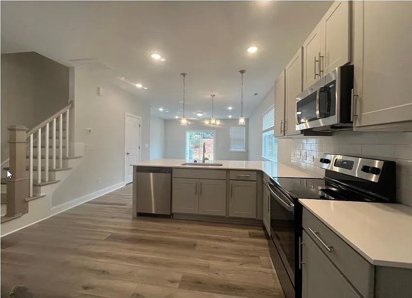 330 Old Grove Ln - Photo 2 of 11