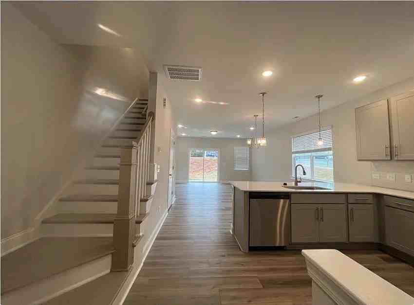 330 Old Grove Ln - Photo 3 of 11