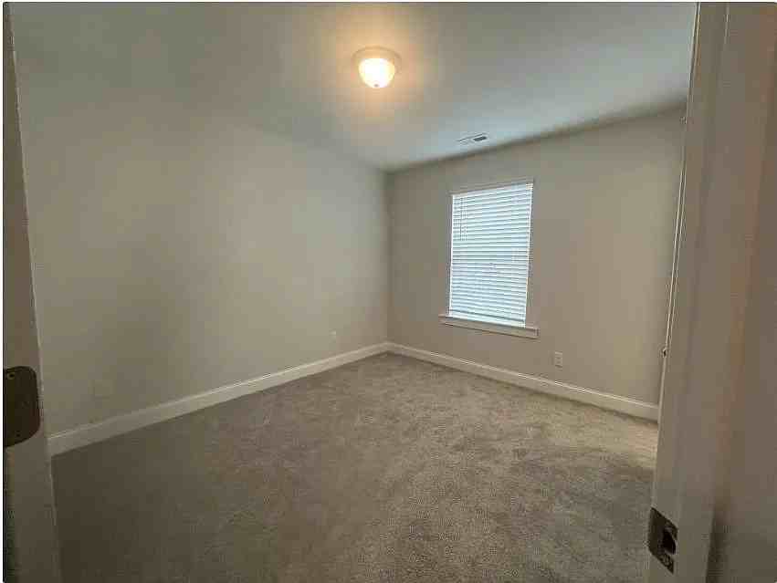 330 Old Grove Ln - Photo 5 of 11