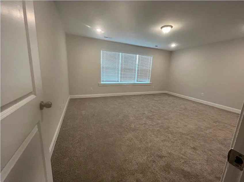 330 Old Grove Ln - Photo 7 of 11