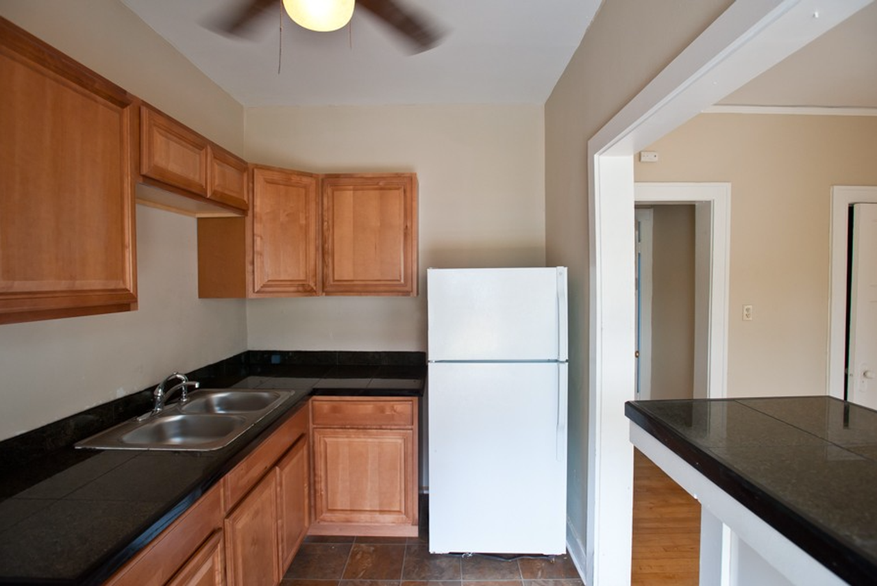 $1085– 1 BR, 1 BA Apartment, Heat Included, Free Laundry - Photo 5 of 11