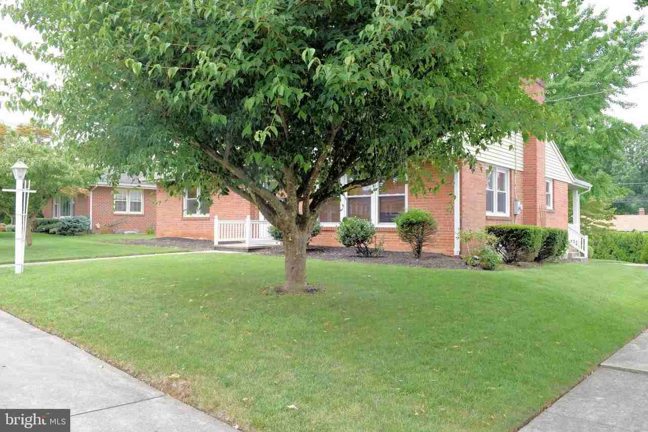 847 E Maple St - Photo 3 of 36