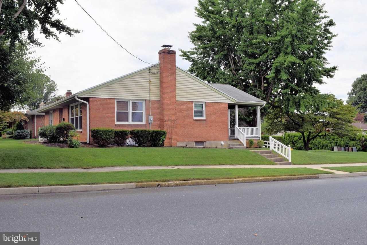 847 E Maple St - Photo 4 of 36