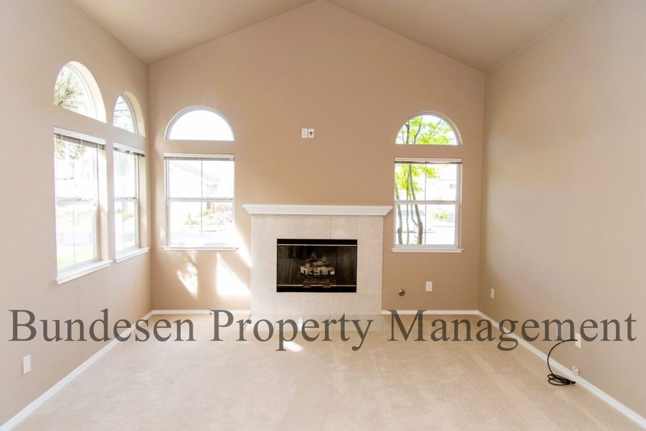 806 Wine Ct - Photo 3 of 16