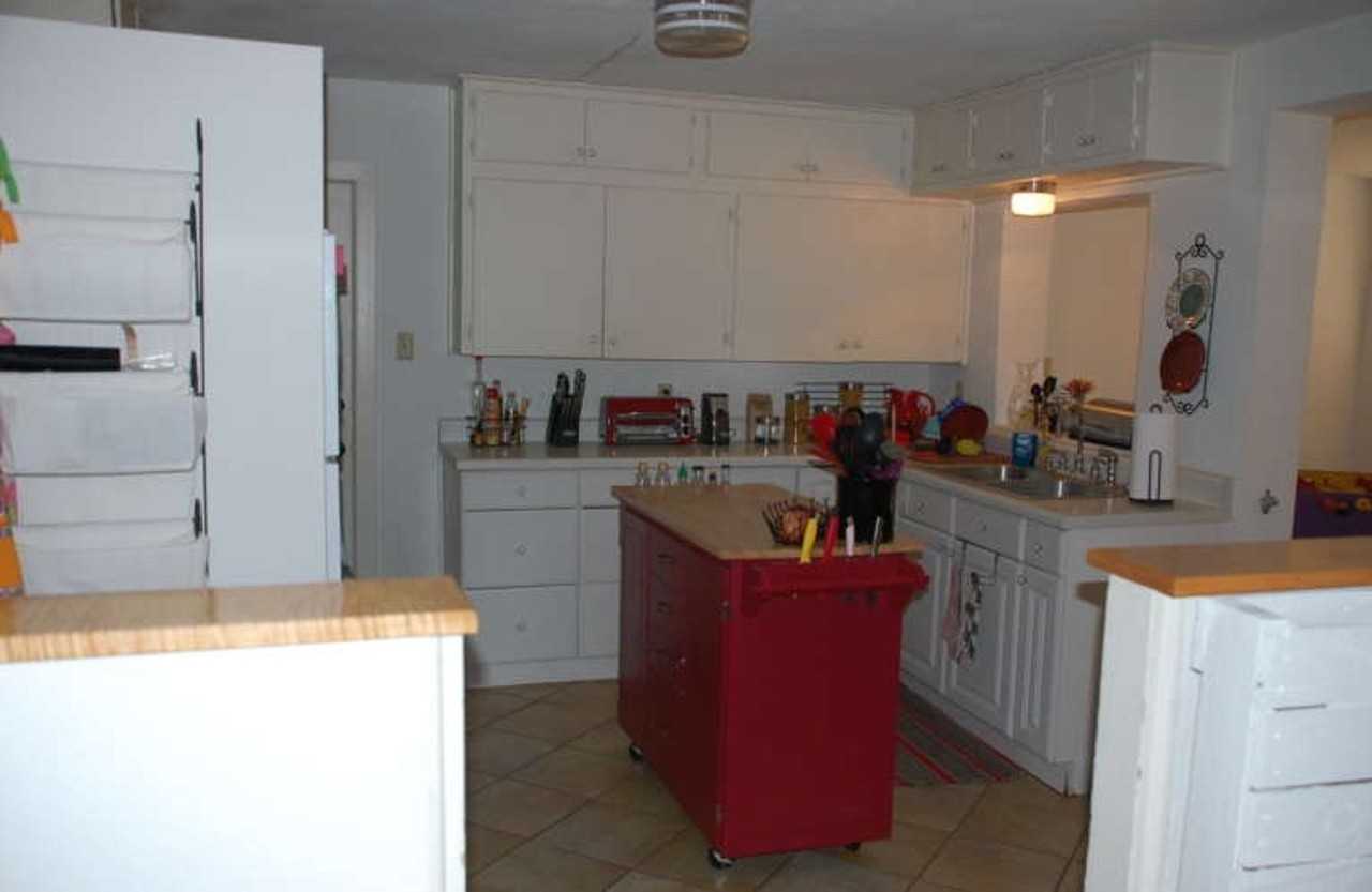1064 Sycamore St - Photo 3 of 6