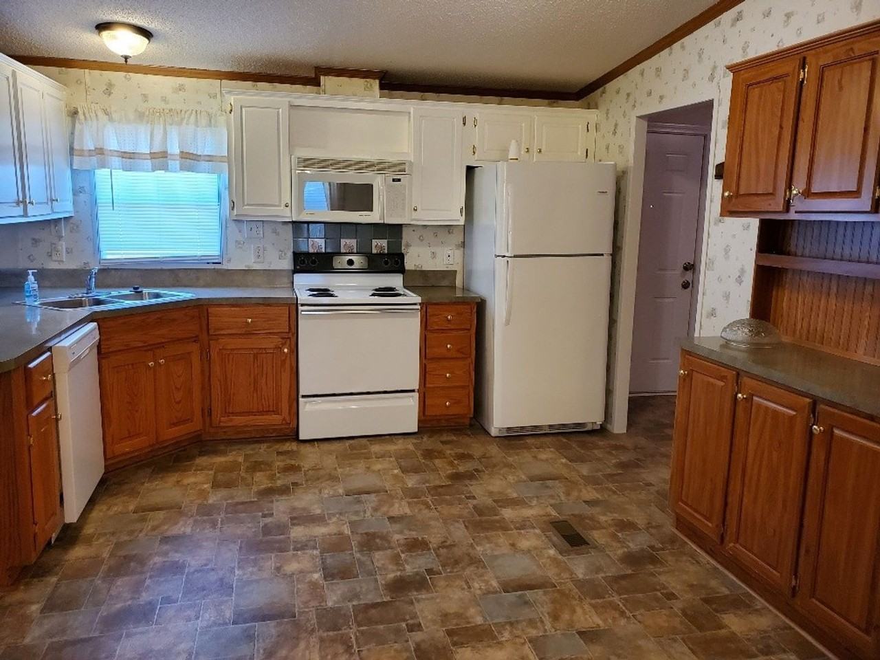 1114 Northside Rd #8 - Photo 5 of 14