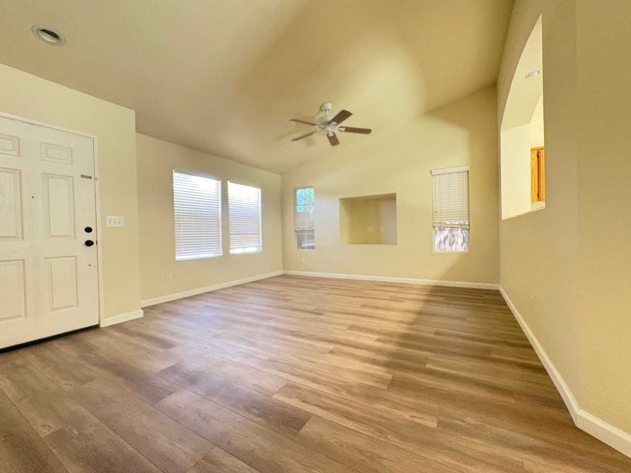 1244 Ivywood Dr - Photo 3 of 26