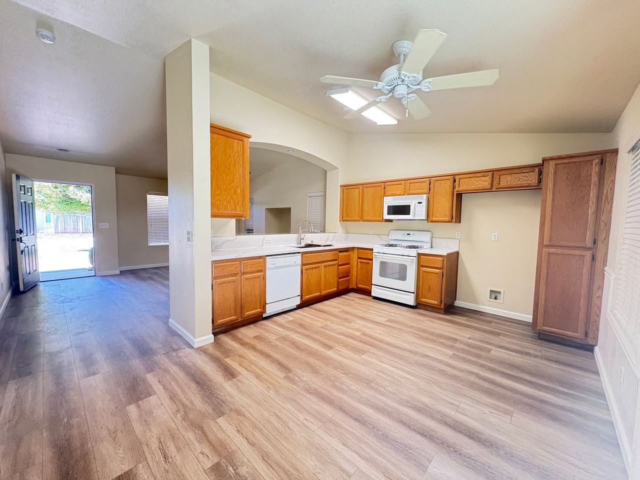 1244 Ivywood Dr - Photo 5 of 26