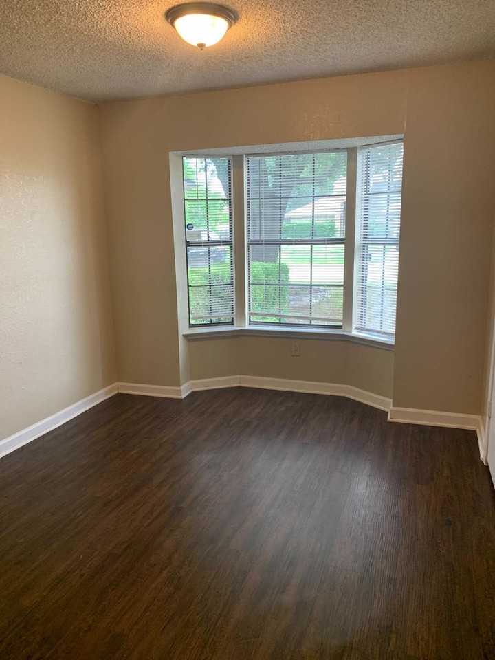 2621 Carrington Ln - Photo 5 of 9