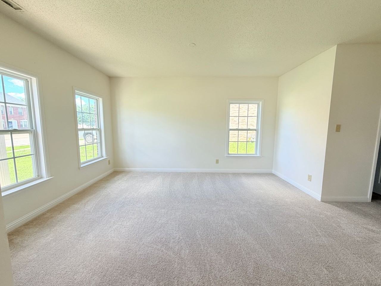 2946 Heirloom Ln - Photo 4 of 39