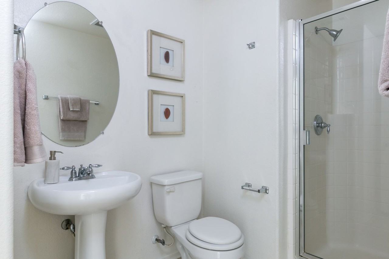 2305 Chapel Dr - Photo 2 of 5