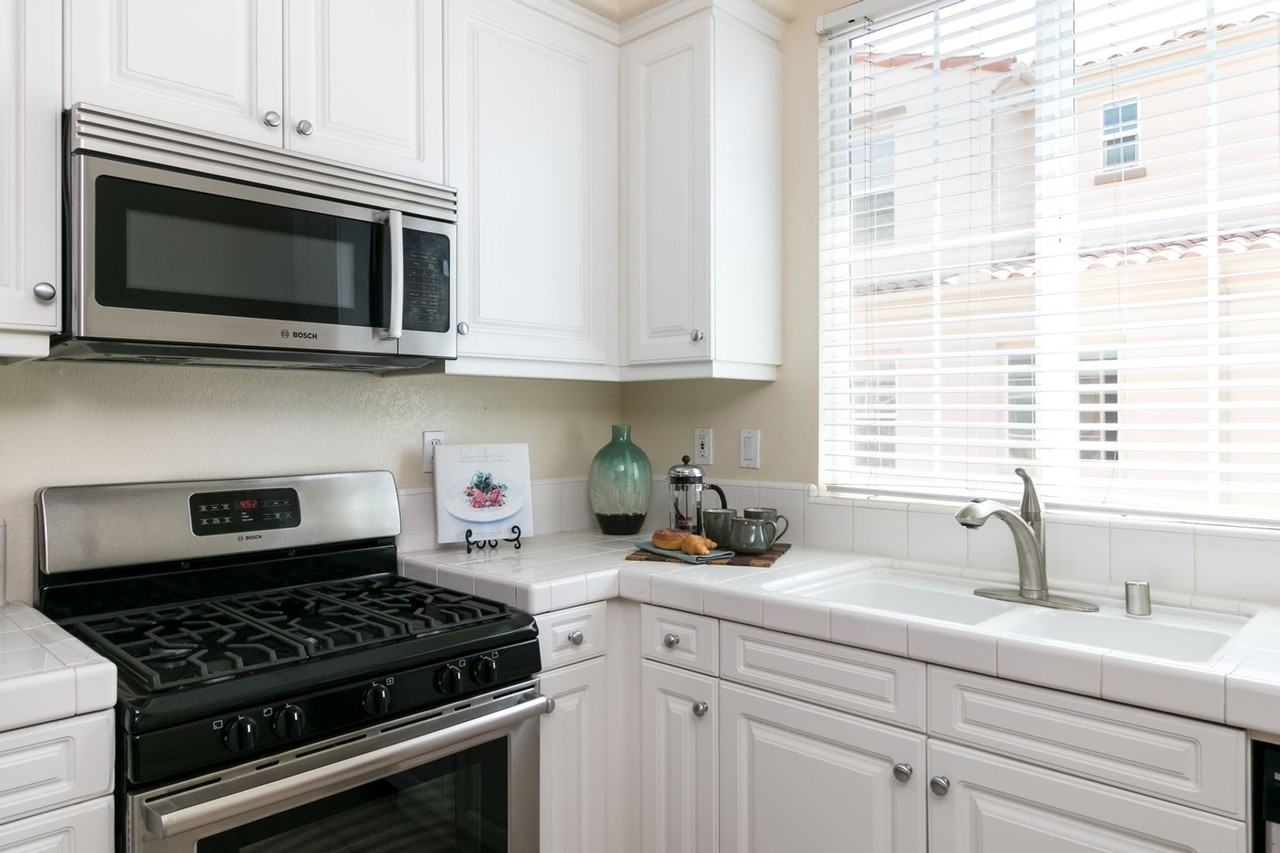2305 Chapel Dr - Photo 3 of 5