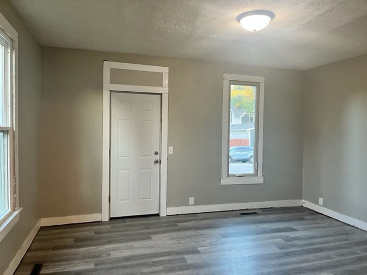 1112 S 5th St - Photo 2 of 18
