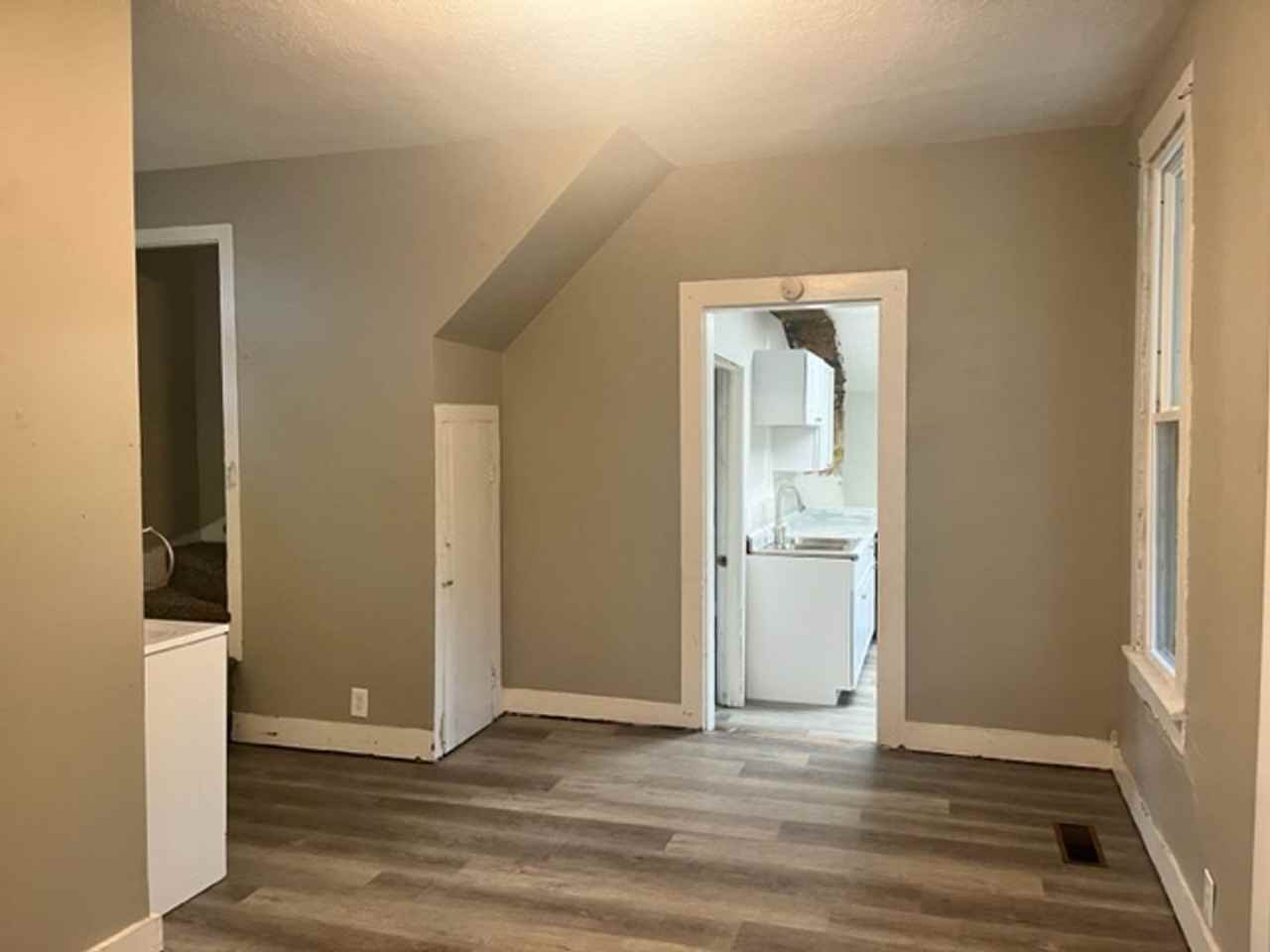 1112 S 5th St - Photo 4 of 18