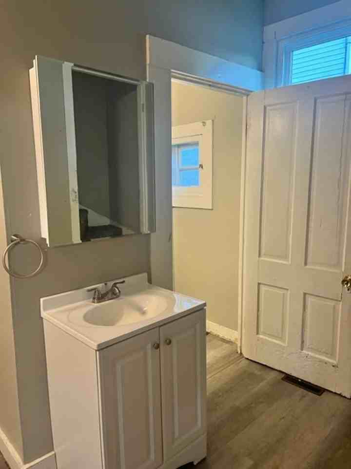 1112 S 5th St - Photo 5 of 18
