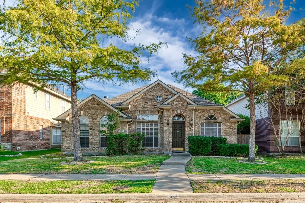 1621 Oak Brook Ln - Photo 3 of 36