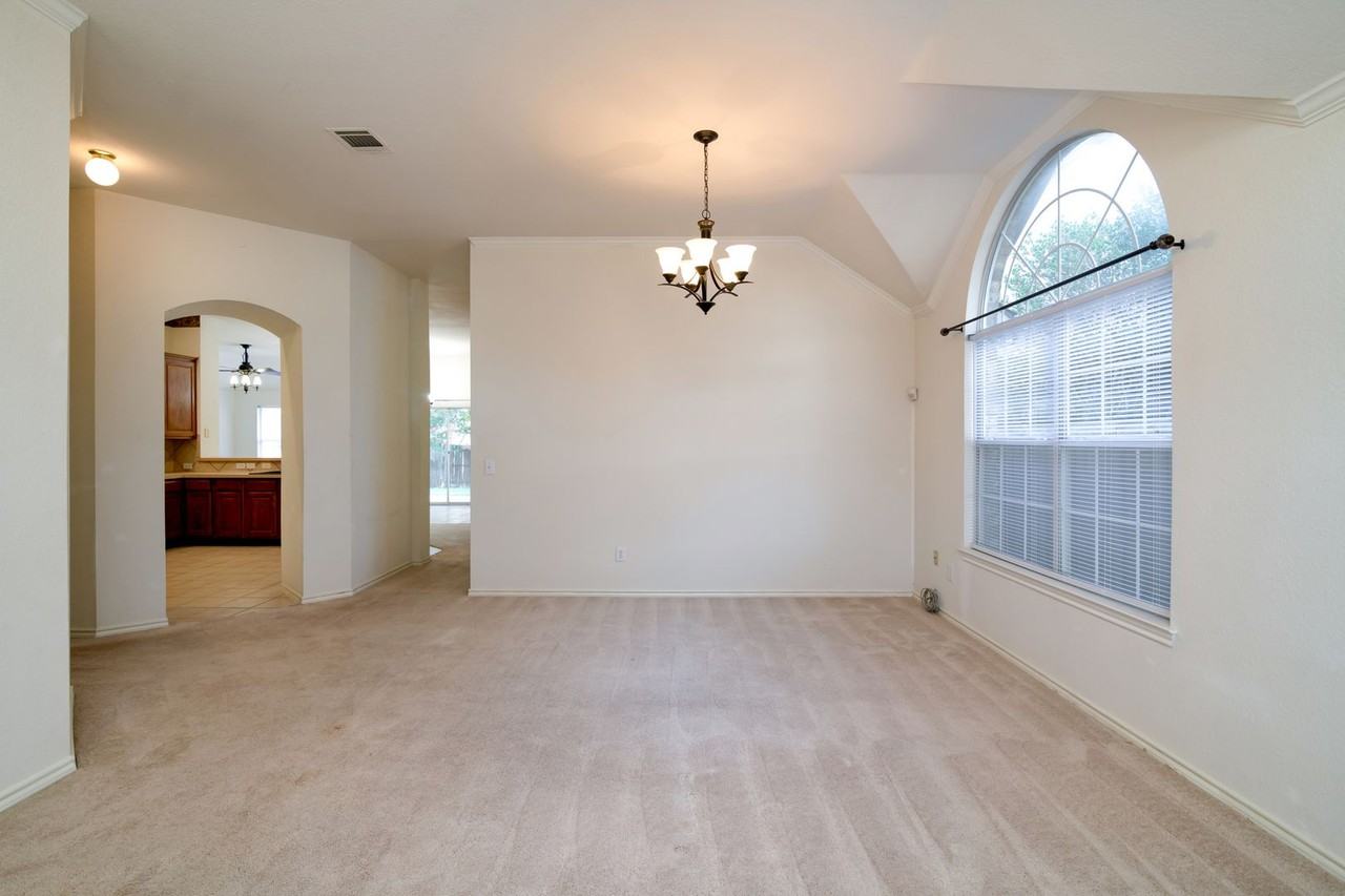 1621 Oak Brook Ln - Photo 7 of 36