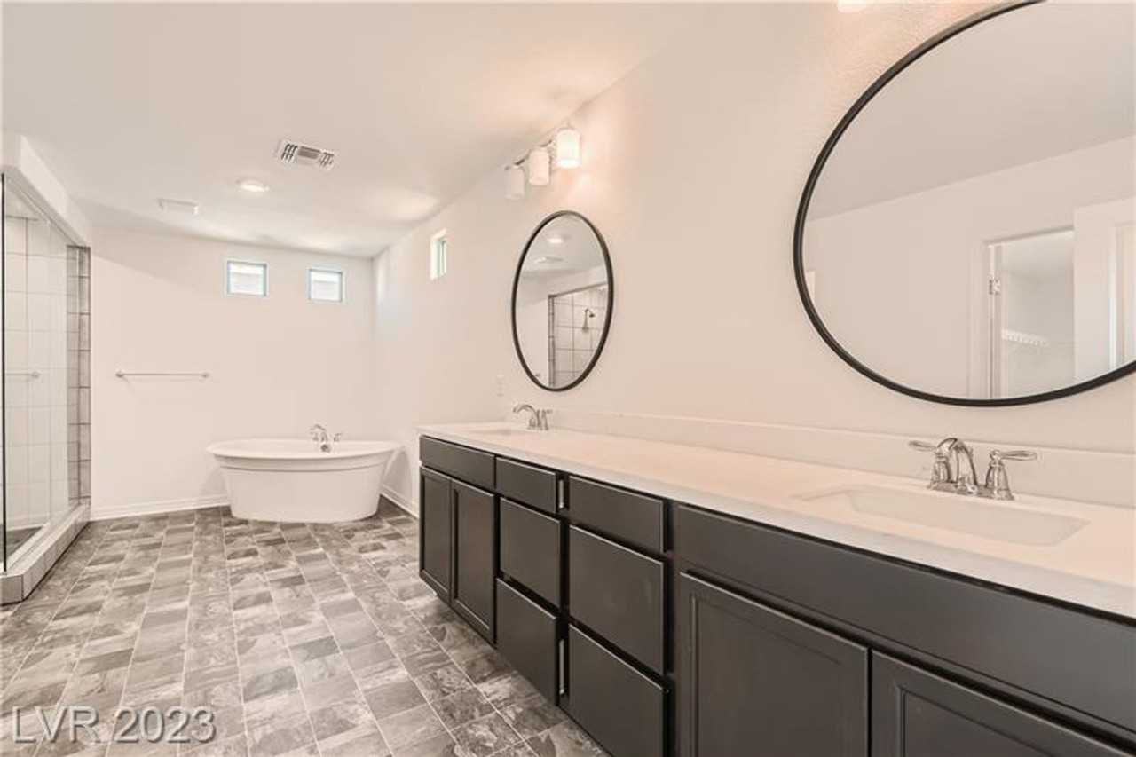 7037 Sunland Hills Ave - Photo 7 of 16