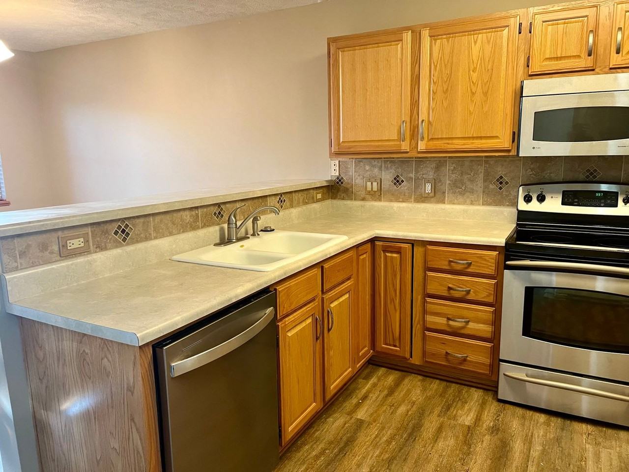 2030 Connor Pl - Photo 3 of 14