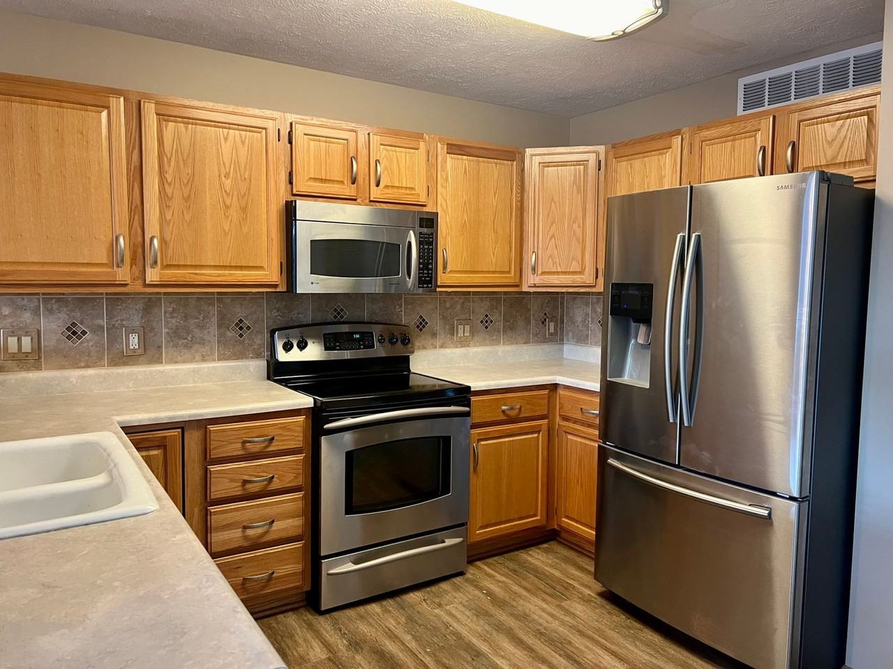 2030 Connor Pl - Photo 4 of 14