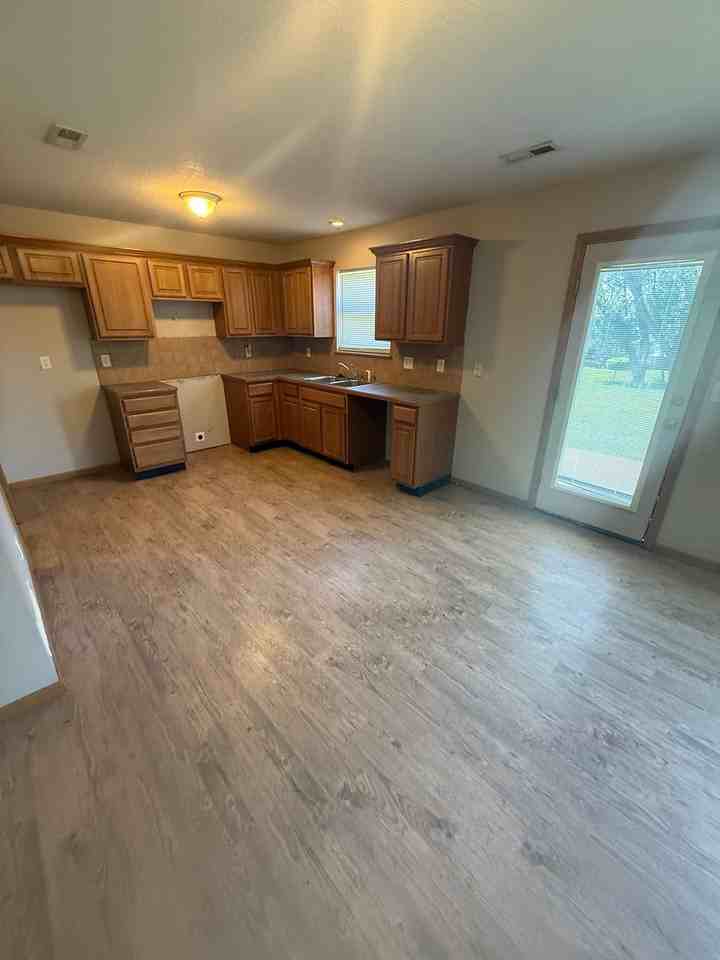 619 W Pine St - Photo 5 of 12