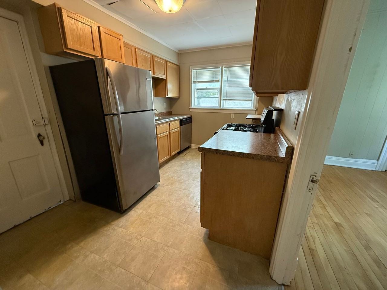 606 Dayton Ave - Photo 3 of 8