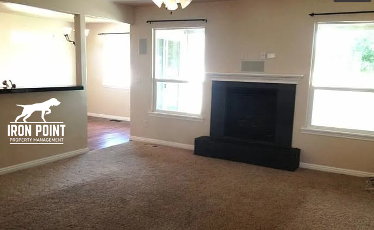 1658 W Bayeux Dr - Photo 2 of 11