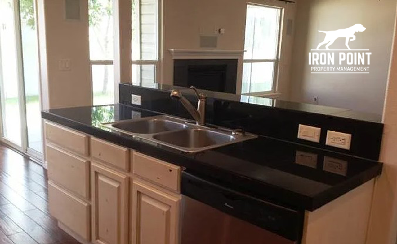 1658 W Bayeux Dr - Photo 4 of 11