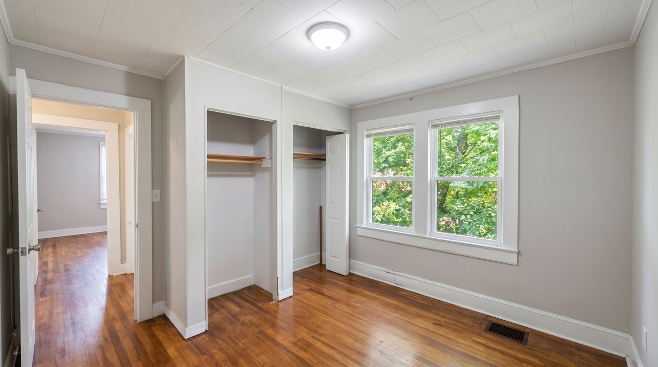 1646 Berkley St Sw - Photo 3 of 12