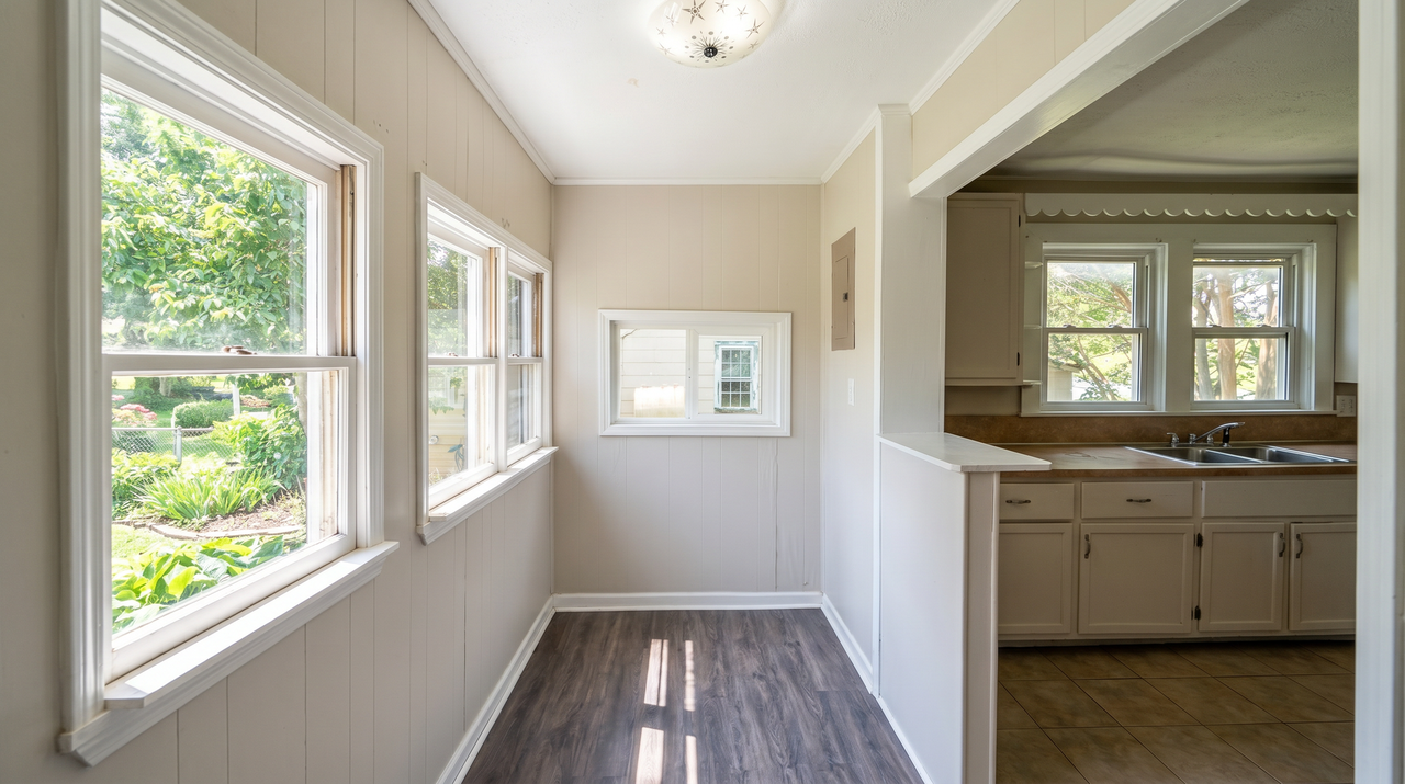 1646 Berkley St Sw - Photo 6 of 12