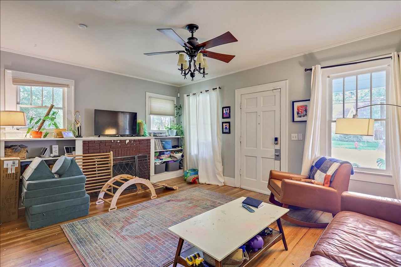 1203 Greymont Ave - Photo 4 of 12