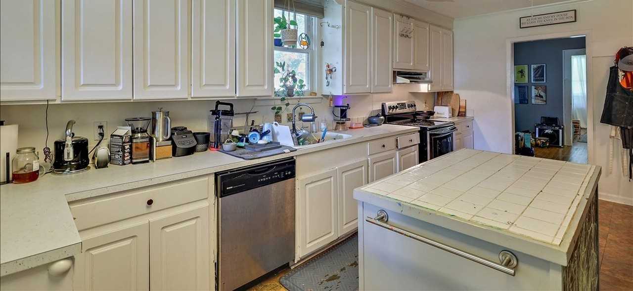 1203 Greymont Ave - Photo 5 of 12