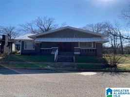featured image of 207 16th Ave S