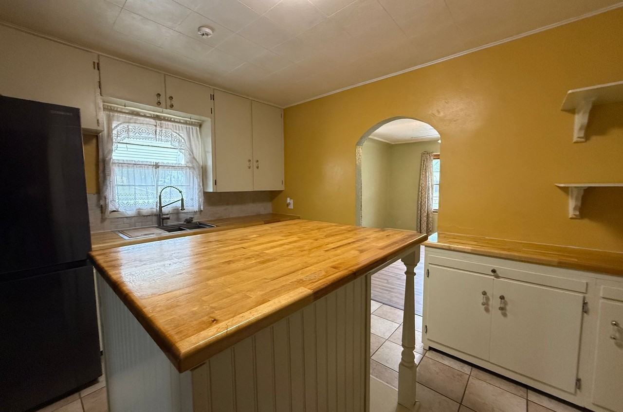 1222 E 3rd St - Photo 7 of 23