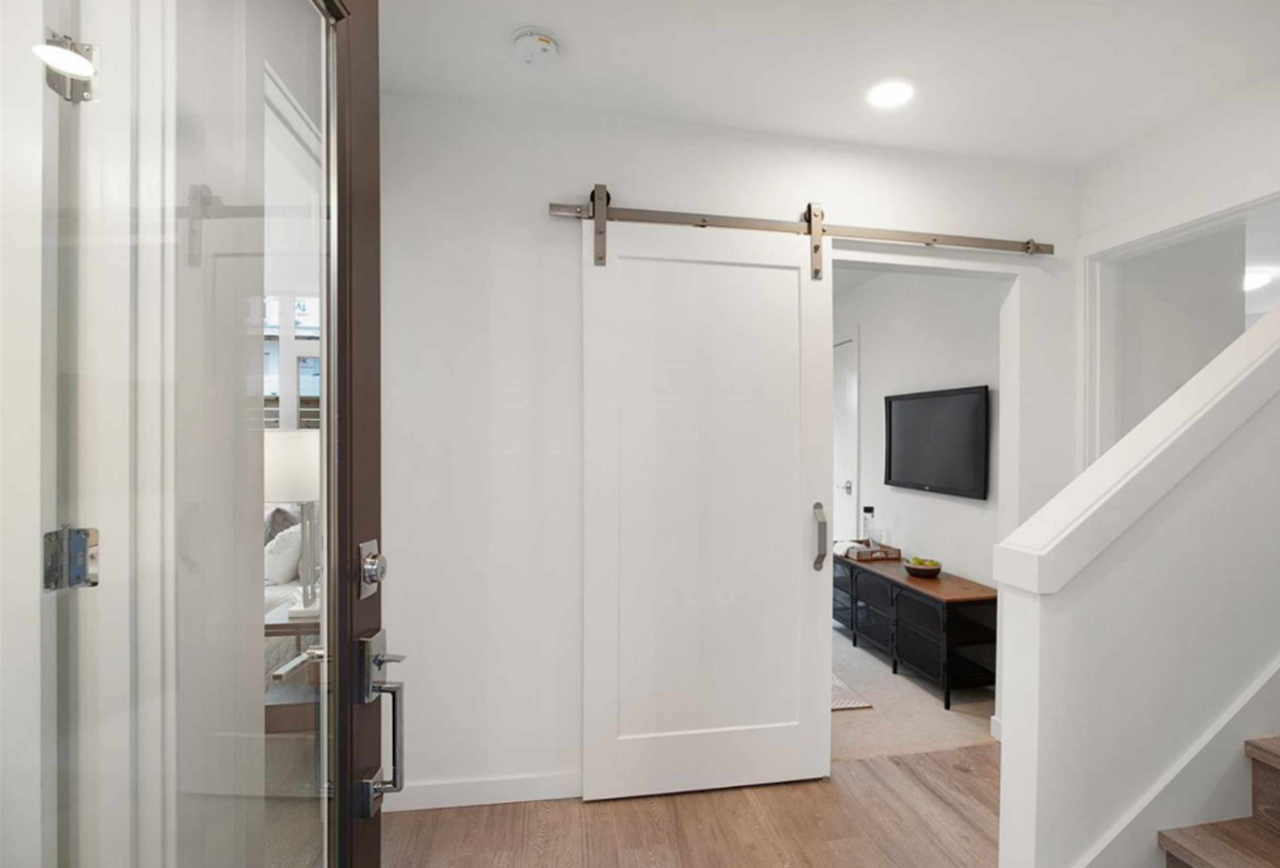 807 N 47th St - Photo 2 of 27